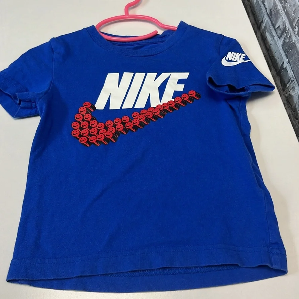 Nike‎ T-shirt